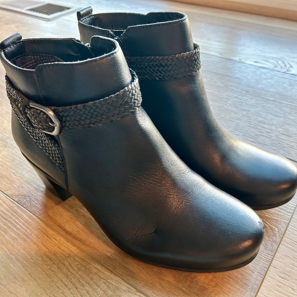 Abeo Pricilla Leather Booties - Picture 1 of 6